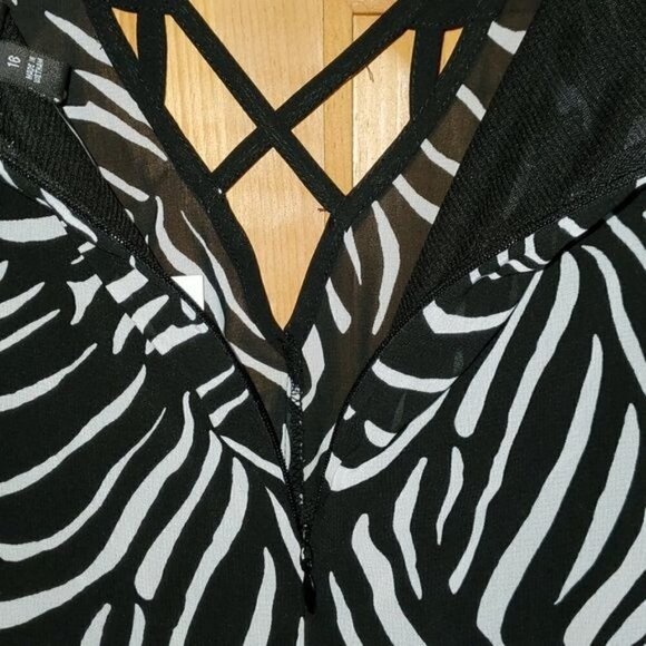 Nicole‎ Miller Sheer Lined V-neck Cold Shoulder Black Frost Event Sz 16 Dress - Picture 5 of 10